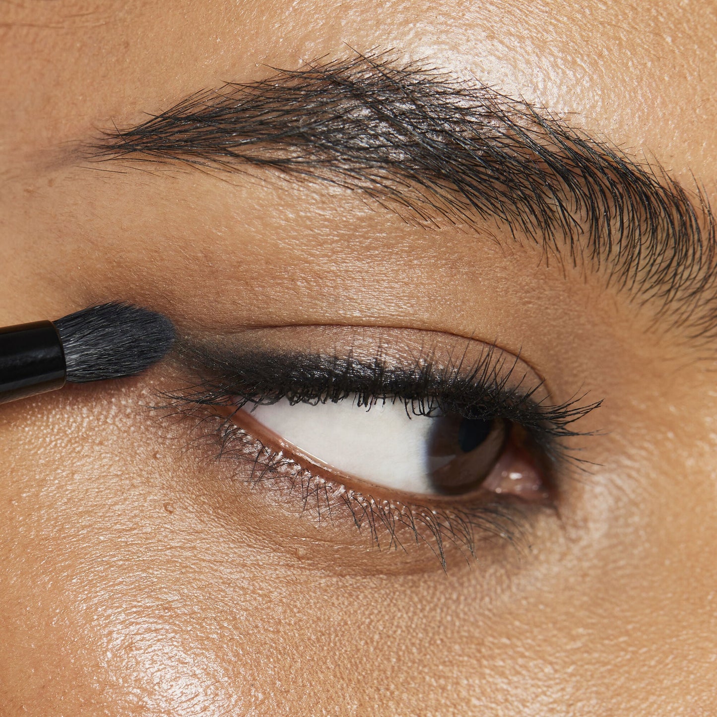 smudge-n-smoke-eyeliner-brush-s4 100824_elf_Shikin_Kohl_App_017_RGB_IGF.jpg