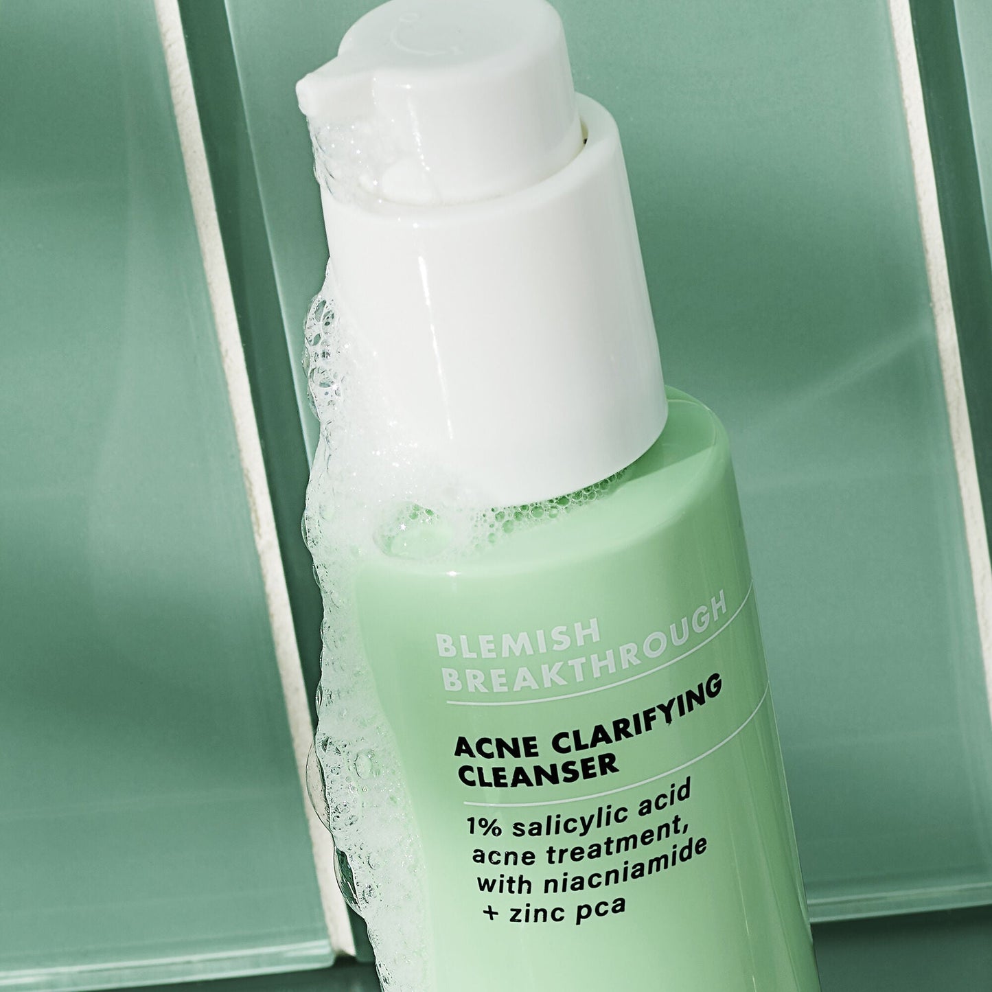 blemish-breakthrough-acne-clarifying-cleanser-z9 02_021622_SL_BT_Cleanser_Back_Lighter_0129_FStack_FINAL_IGF_V2_eb5b7c7b-2de7-4b4a-8d54-43ee3b07523f.jpg