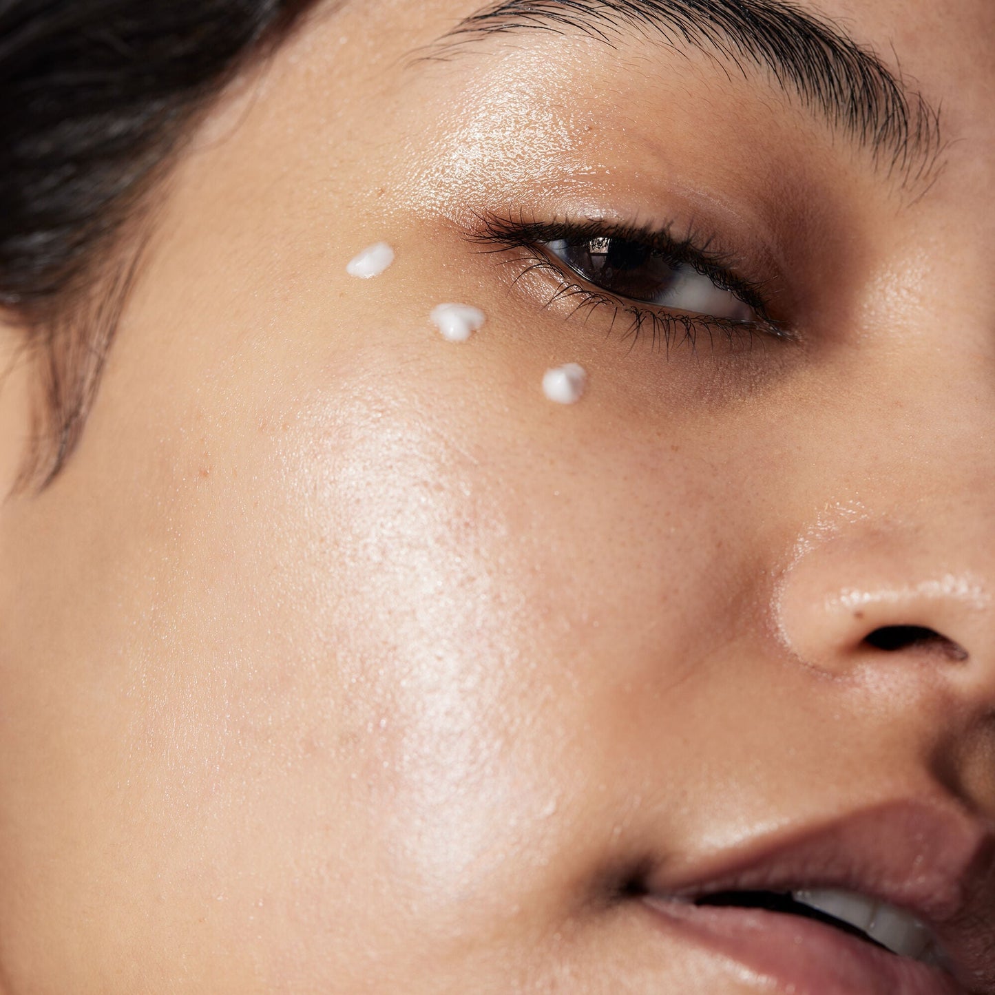 holy-hydration-eye-cream-h3 040822_Model_HH-EyeCream_116_RT1-V1_IGF_3f5819bb-8440-48d0-943c-ab2a2612d116.jpg