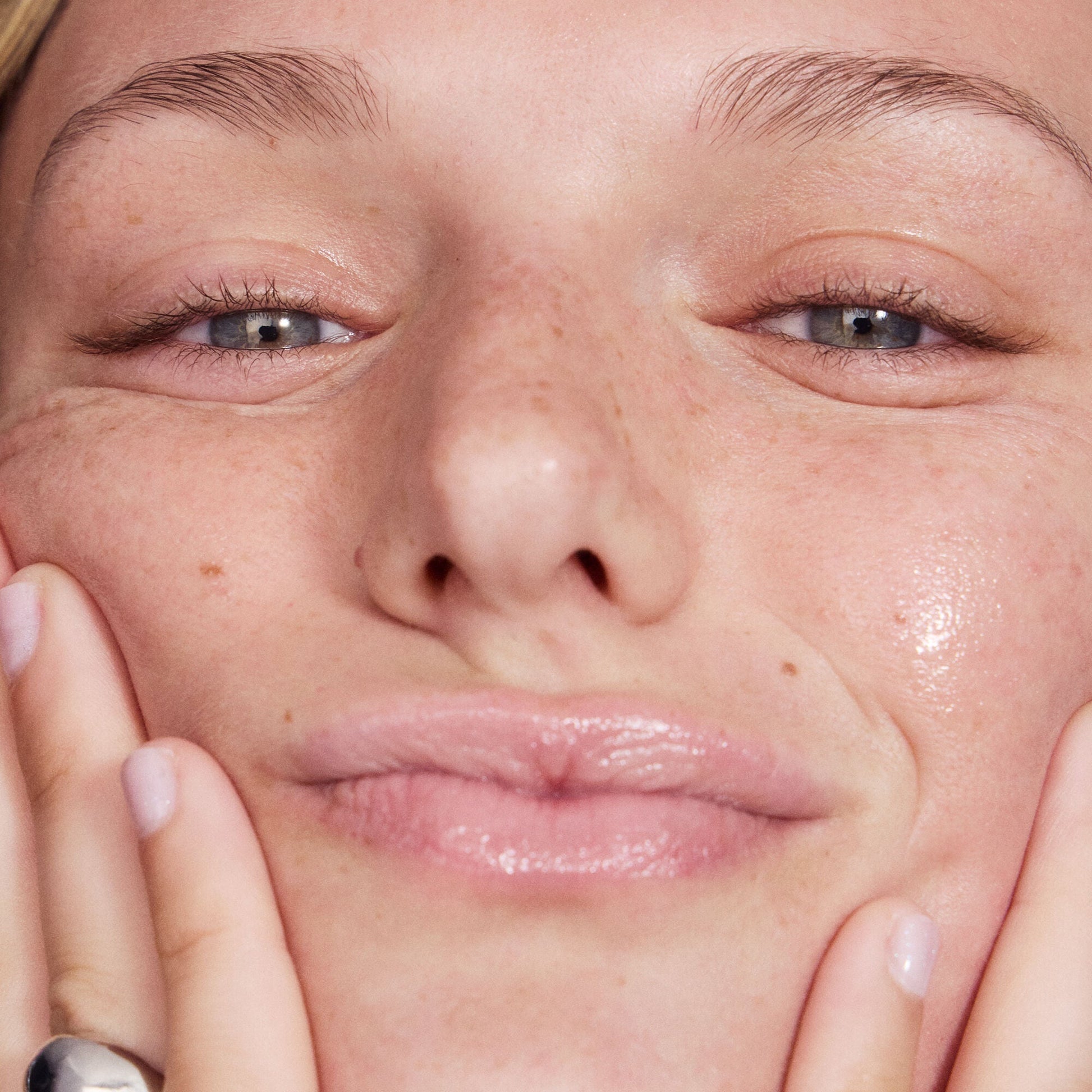 thirst-burst-pore-fecting-toner-b7 042125_SKIN_TBT_Madison_ModelApp_1086_RGB_IGF.jpg