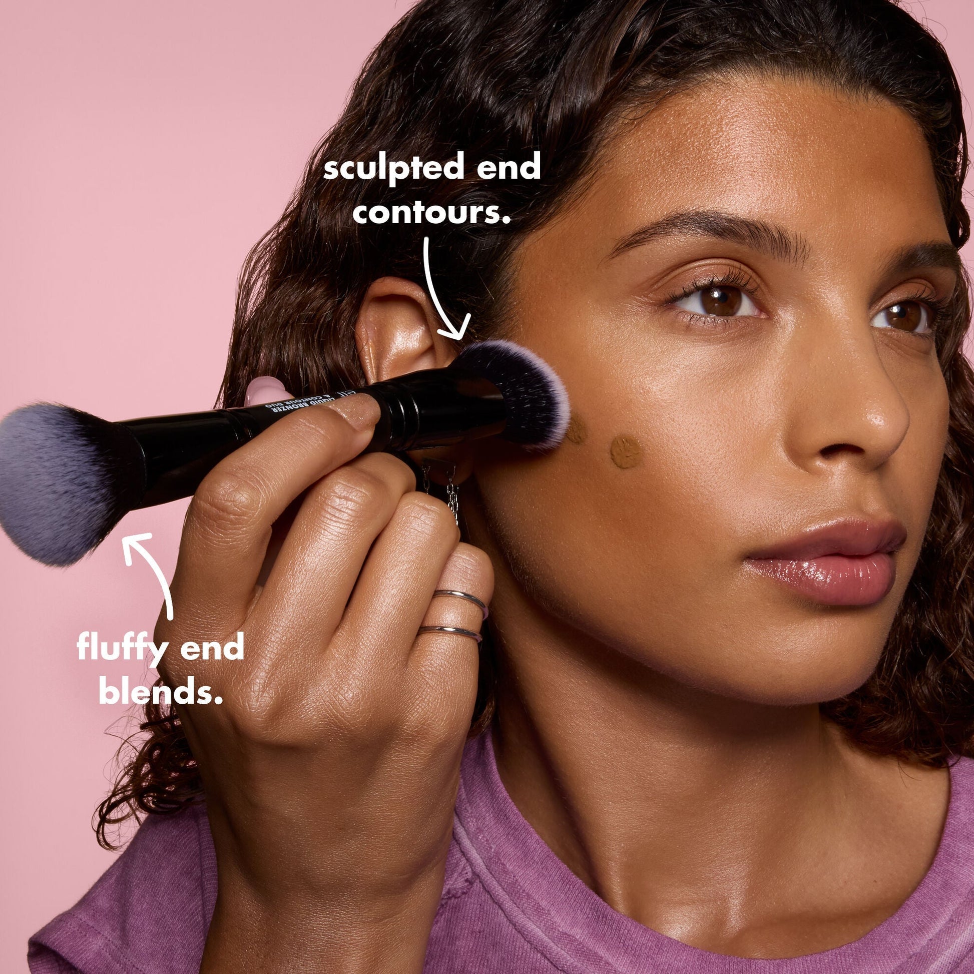 liquid-bronzer-and-contour-duo-brush-k0 0426_EDU_LiquidBronzer_ContourDuoBrush_BenefitModel.jpg