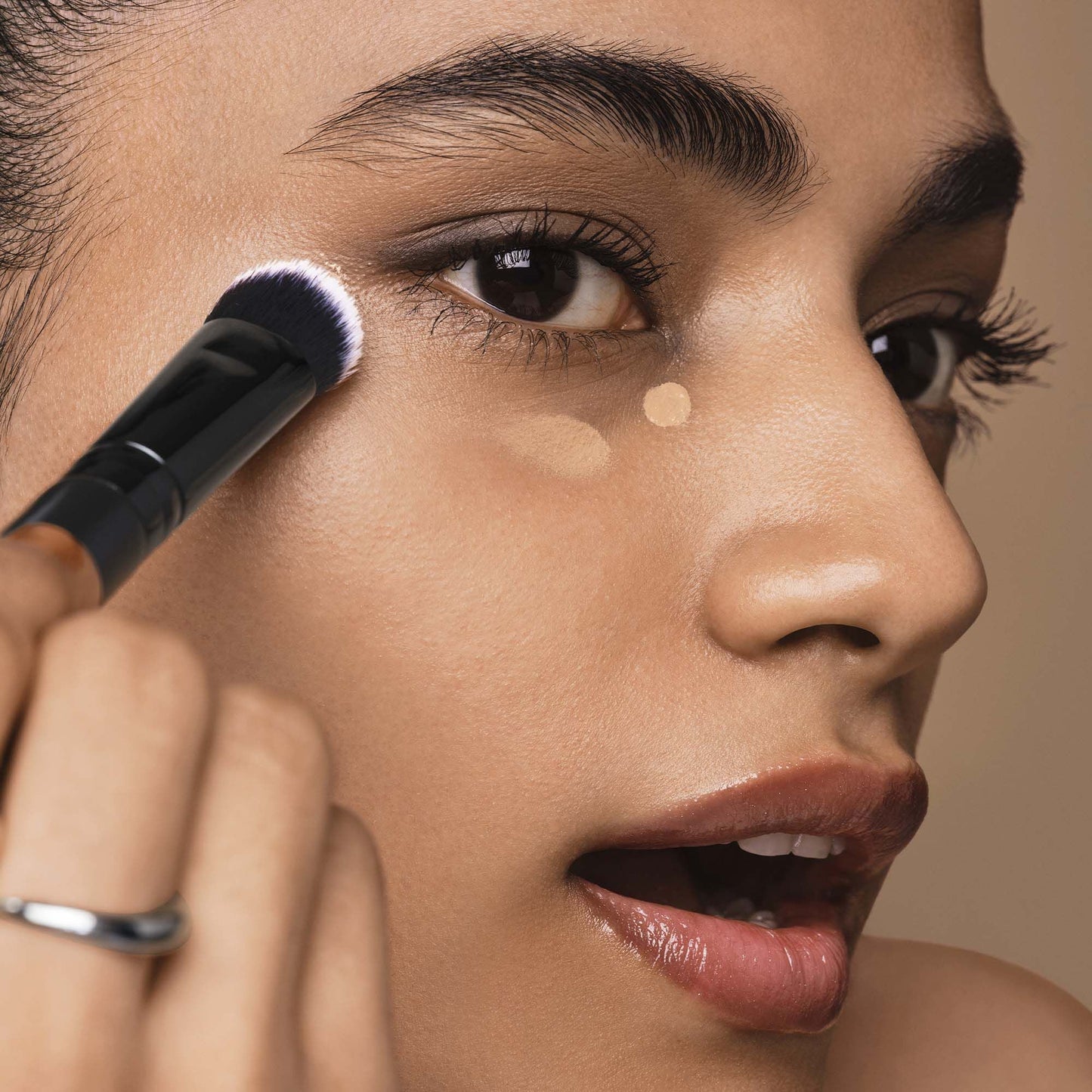 tap-and-blend-concealer-brush-d4 042925_Dipti_SoftGlam_Brushes_App_0044_477_w3QC_IGF.jpg
