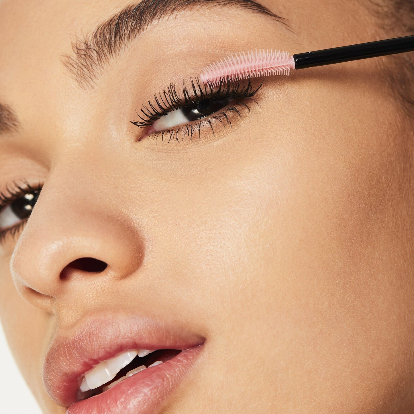 lash-n-roll-mascara-n9 052322_Adriana_LashRoll-After-Black_069_IGF_V2.jpg