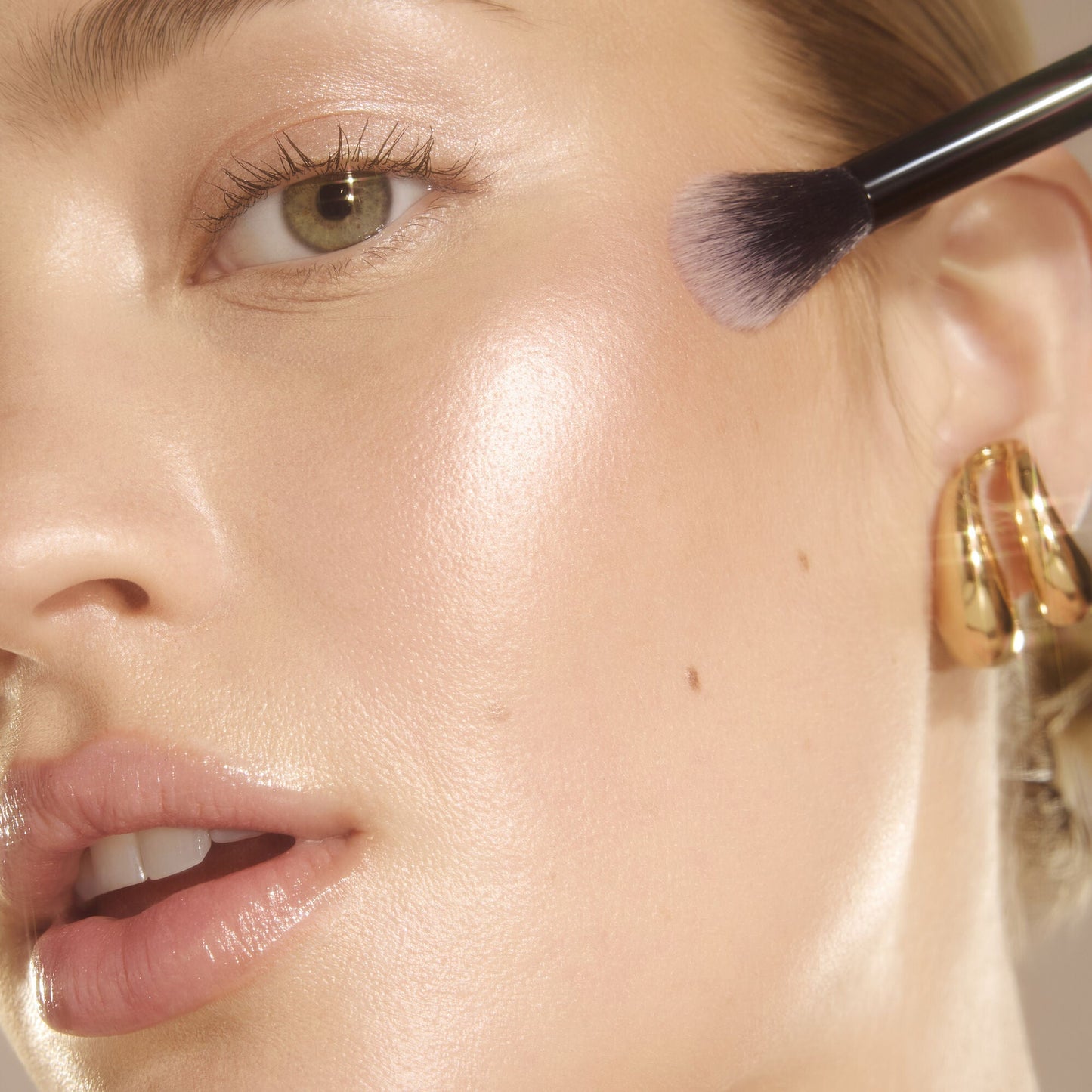 high-points-highlighter-brush-q1 060325_Genevieve_HGPH_Brush_2467_v2_RGB_IGF.jpg