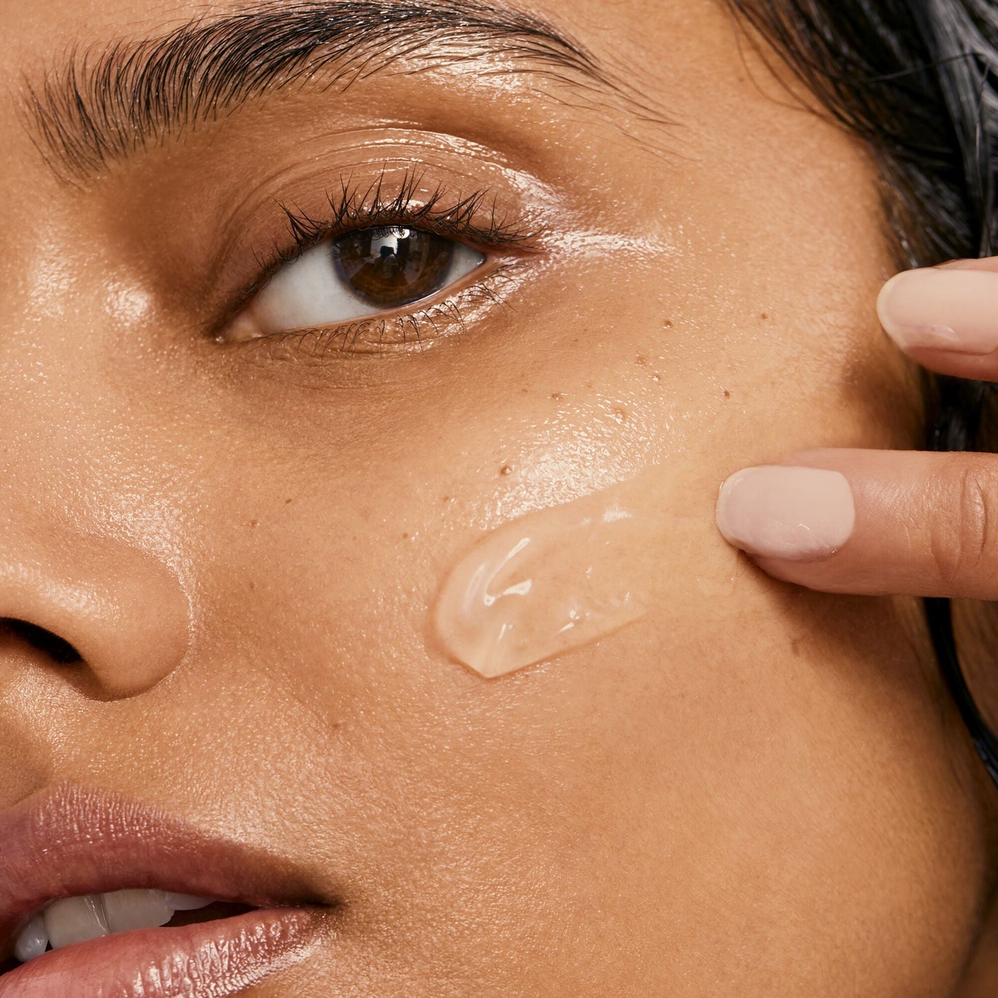 holy-hydration-gel-yeah-moisturizer-h7 060623_Ravyanshi_DewyFace_247_v3_RGB_IGF.jpg