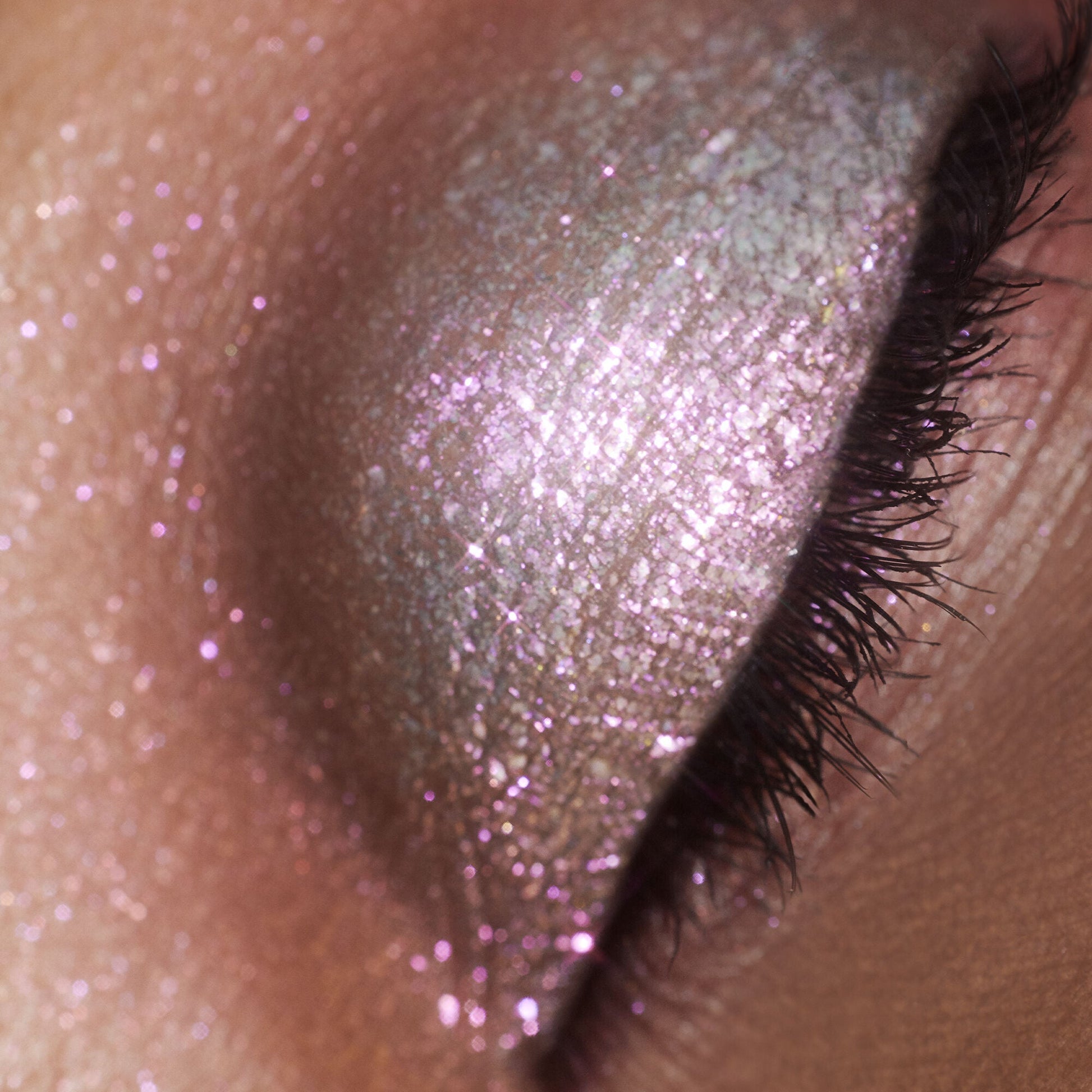 duochrome-liquid-eyeshadow-b2 061223_Chi_SparkPink_0022_FINAL_RGB_IGF.jpg