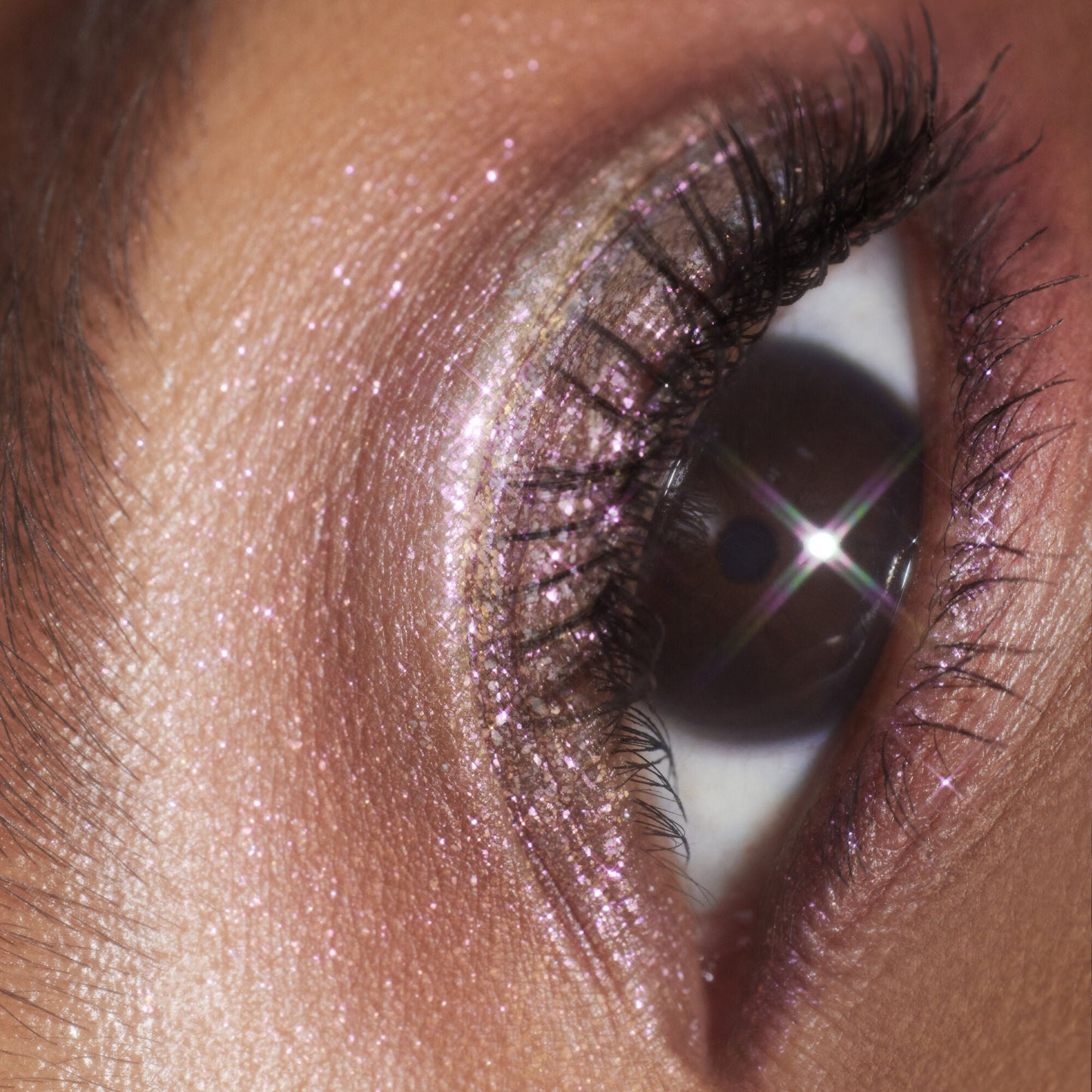 duochrome-liquid-eyeshadow-b2 061223_Chi_SparkPink_0023_FINAL_RGB_IGF.jpg