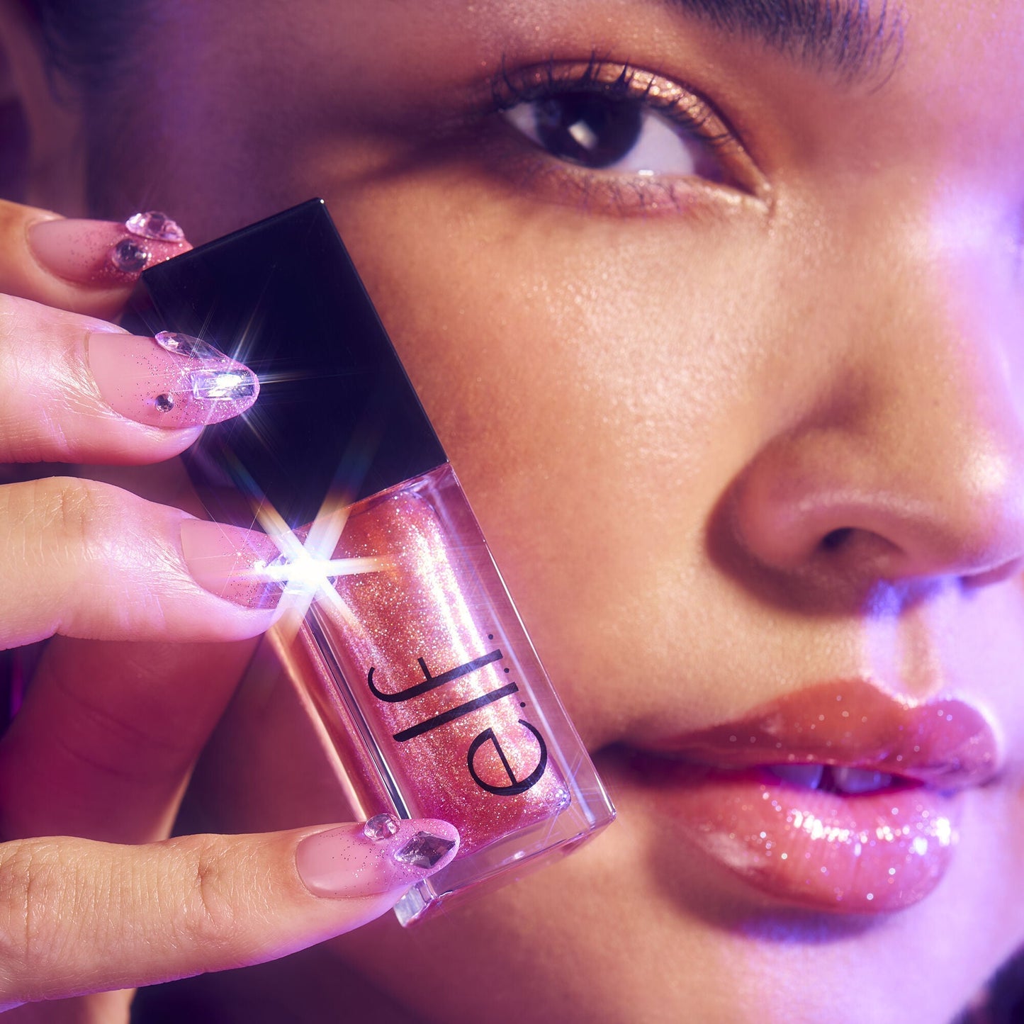 glow-reviver-plumping-lip-oil-s8 072225_Breanna_LipPlump_0391_2000x2000_0613e084-a418-44f9-b40d-c461b7a4b6db.jpg