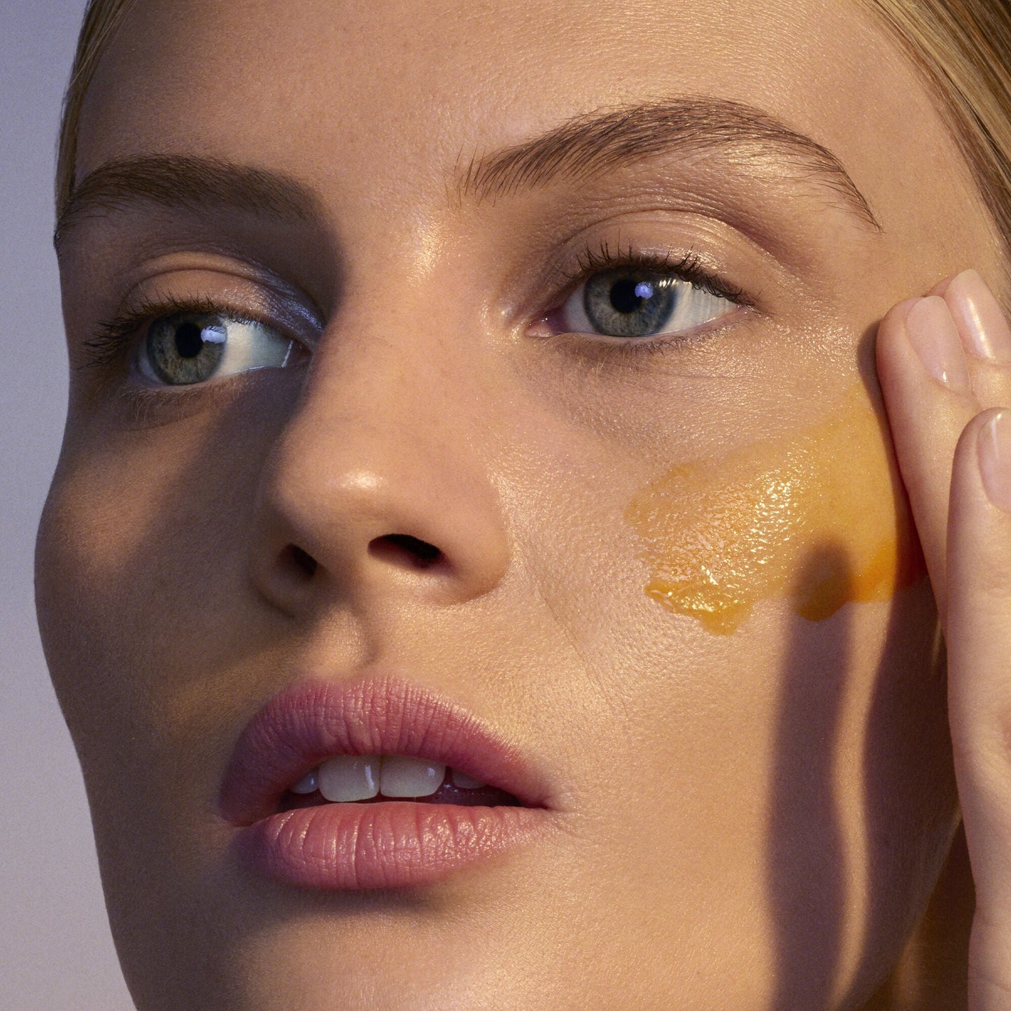 youth-boosting-advanced-night-retinoid-serum-n3 080222_Florence_ANR_0403_IGF_V2.jpg