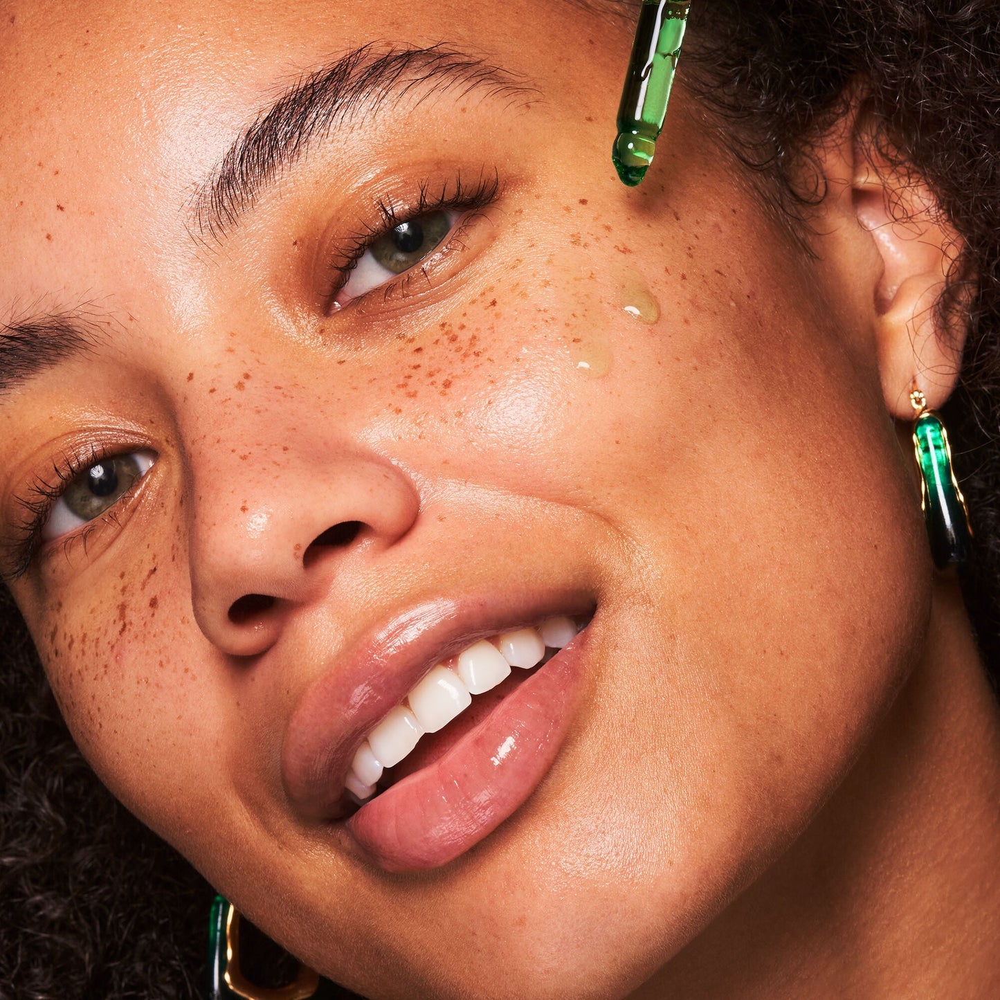 plz-clarify-facial-oil-q2 100924_SKIN_Drew_PlzC_App_005_v1_RGB_IGF.jpg