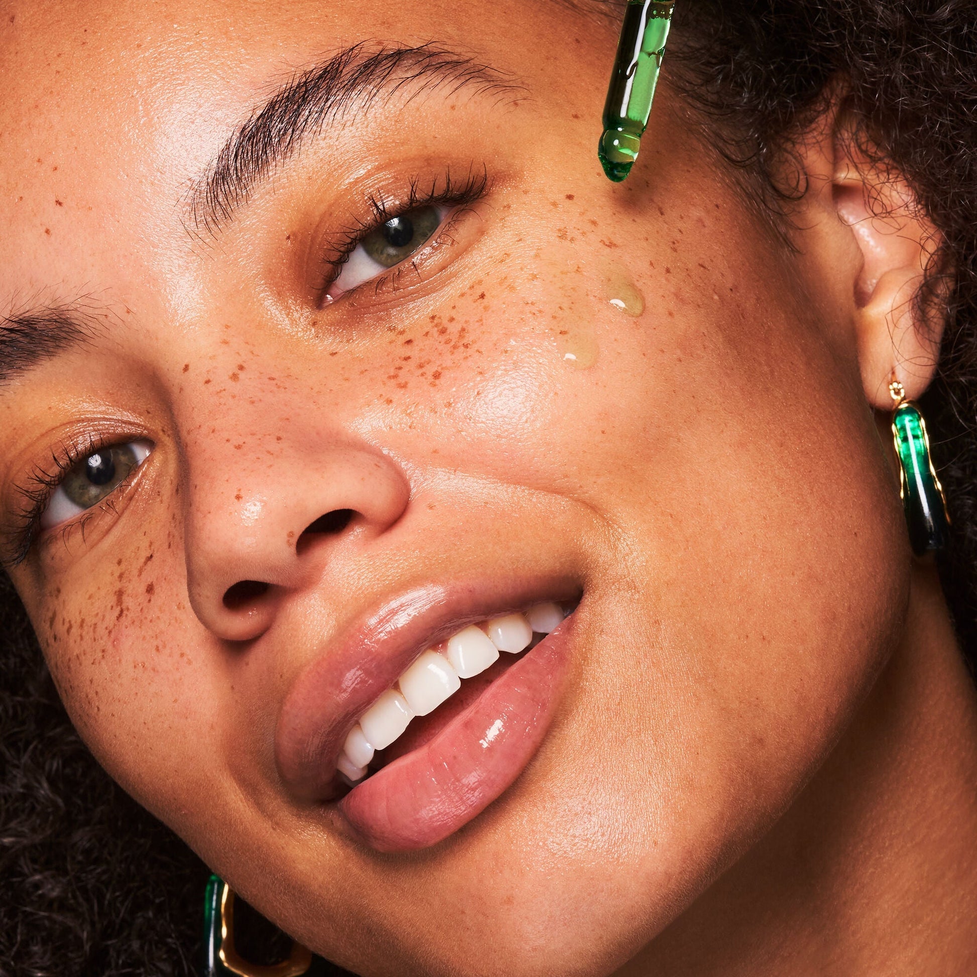 plz-clarify-facial-oil-q2 100924_SKIN_Drew_PlzC_App_005_v1_RGB_IGF.jpg