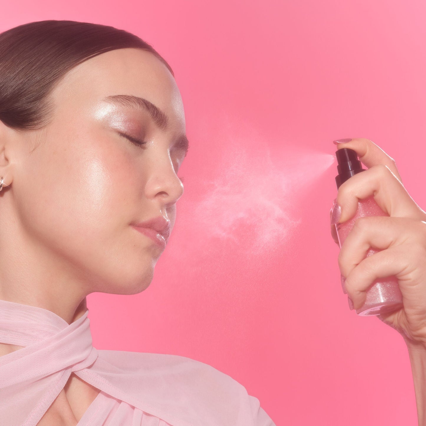 power-grip-rose-setting-spray-t6 102225_Haley_PG_Pink_App_038_v3_RGB_IGF_afa202e0-e395-4ab2-8641-8545bdabb8f6.jpg