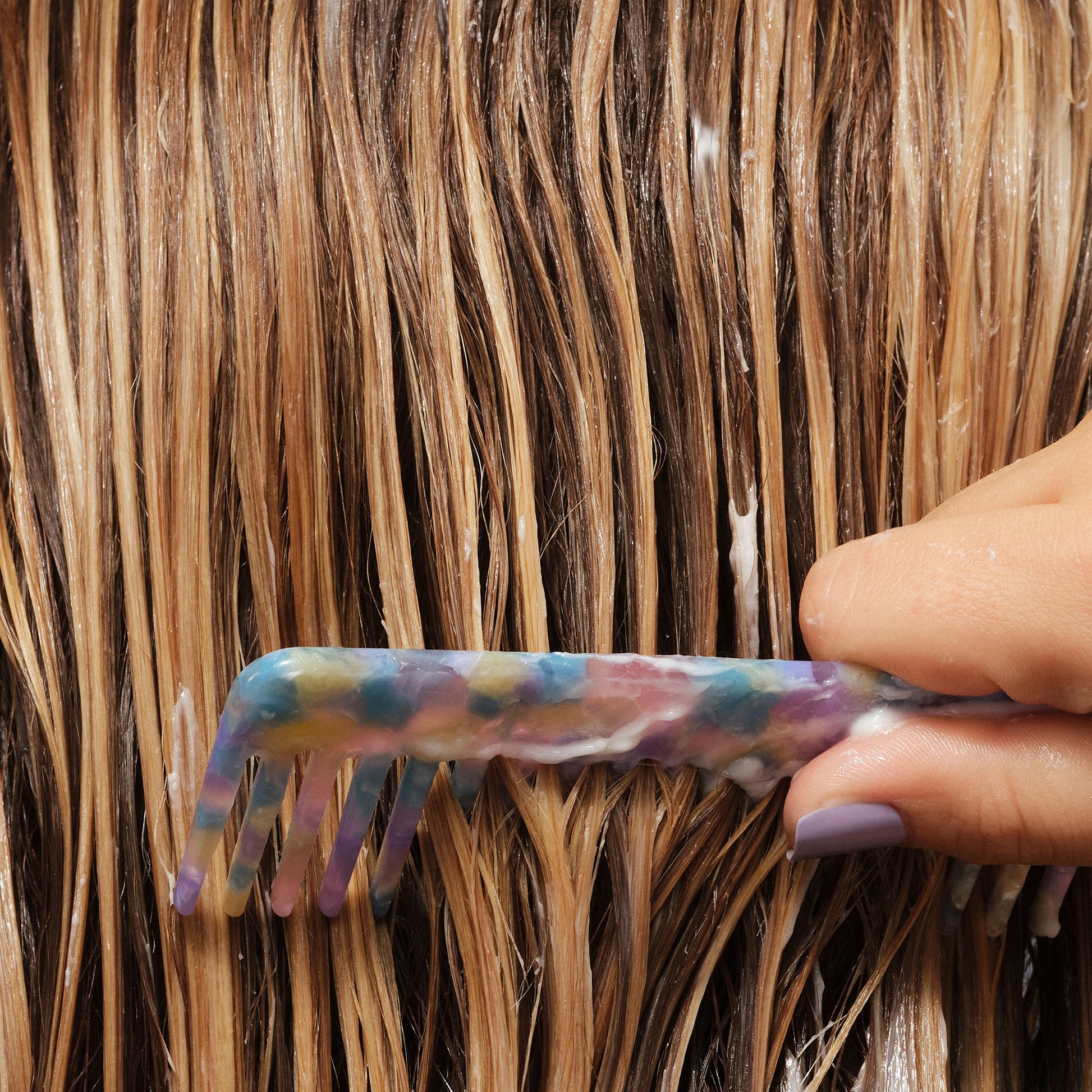 never-thirsty-moisturizing-conditioner-f1 111925_Anna_ThirstyConditioner-Product_1326_w3QC_IGF_1x1_6dab4b19-34a0-47bd-ae64-b0978b2f5084.jpg