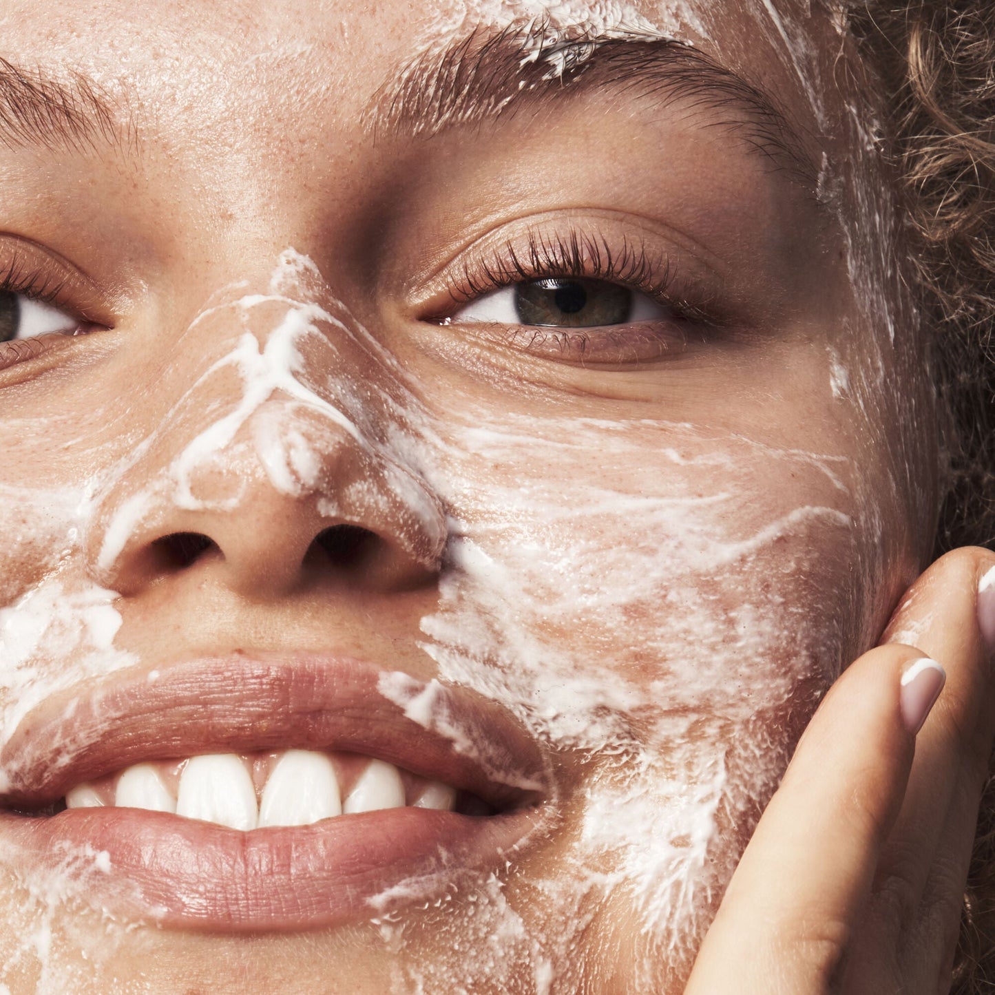 blemish-breakthrough-acne-calming-water-cream-mini-x8 121321_Marley-Acne-Regimen_0117_FINAL_IGF_7be73b38-8681-4e47-be60-37d940df0d6e.jpg