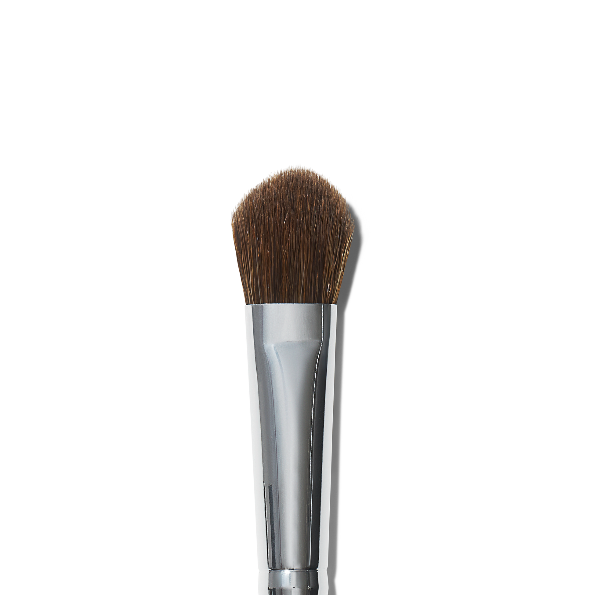 wide-tapered-eyeshadow-brush-a2 21994_MACRO_R.png