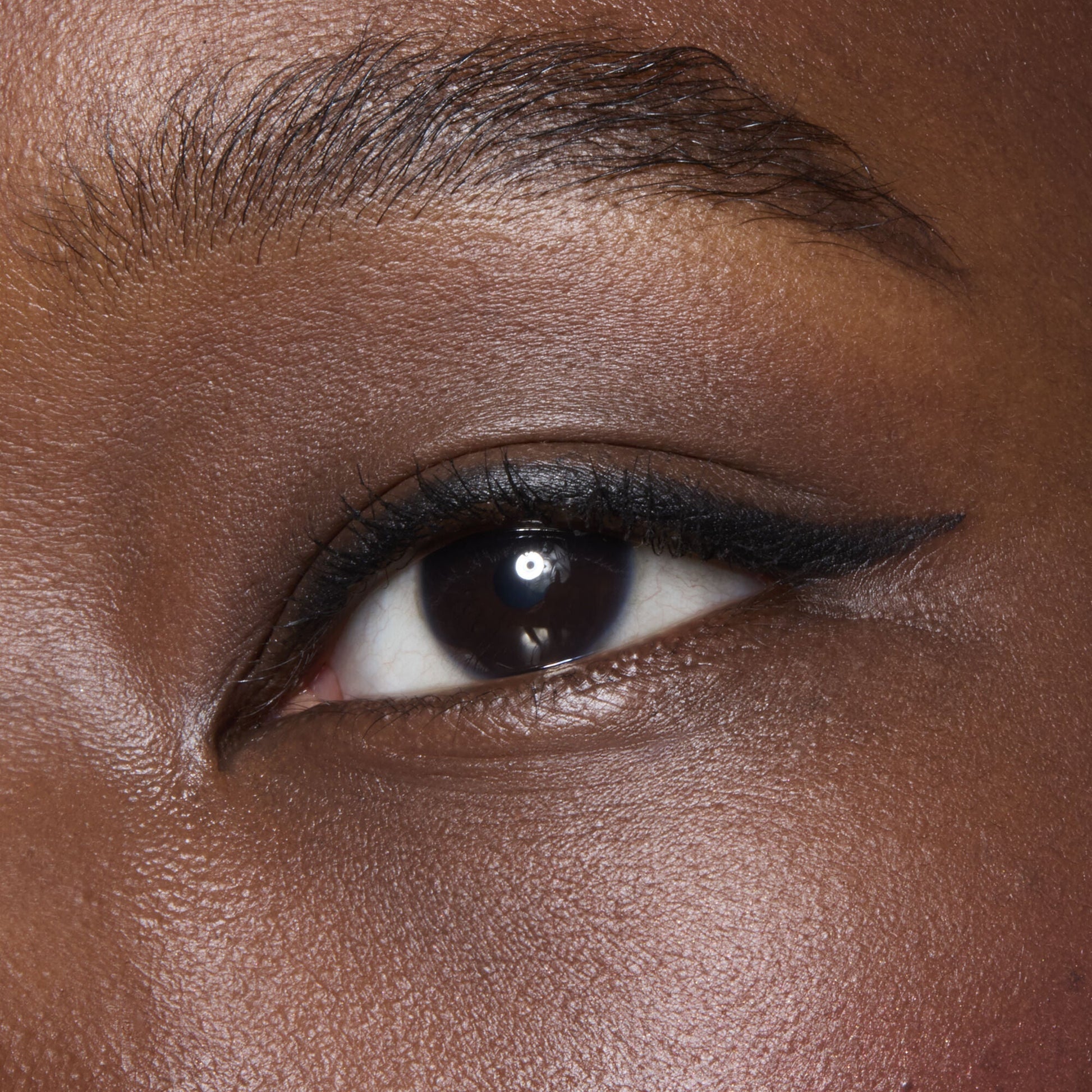 no-budge-retractable-eyeliner-a0 81330_NO_BUDGE_RETRACTABLE_EYELINER_BLACK_BILLIE_0062_V2.jpg