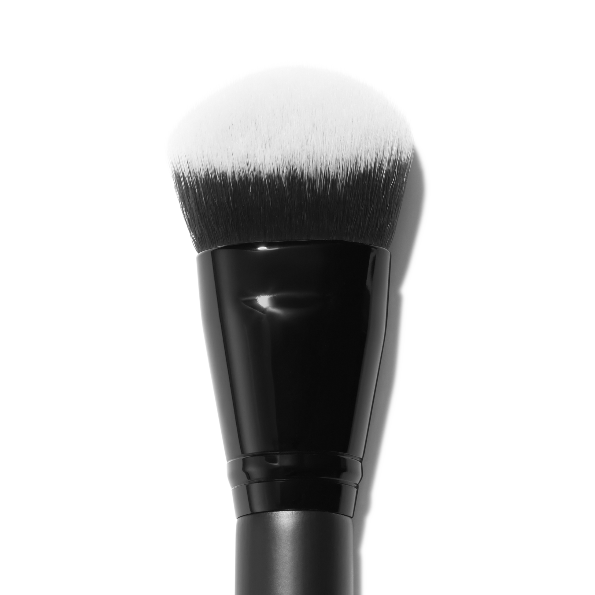 smooth-swipe-foundation-brush-l4 81456_Detail_R.png