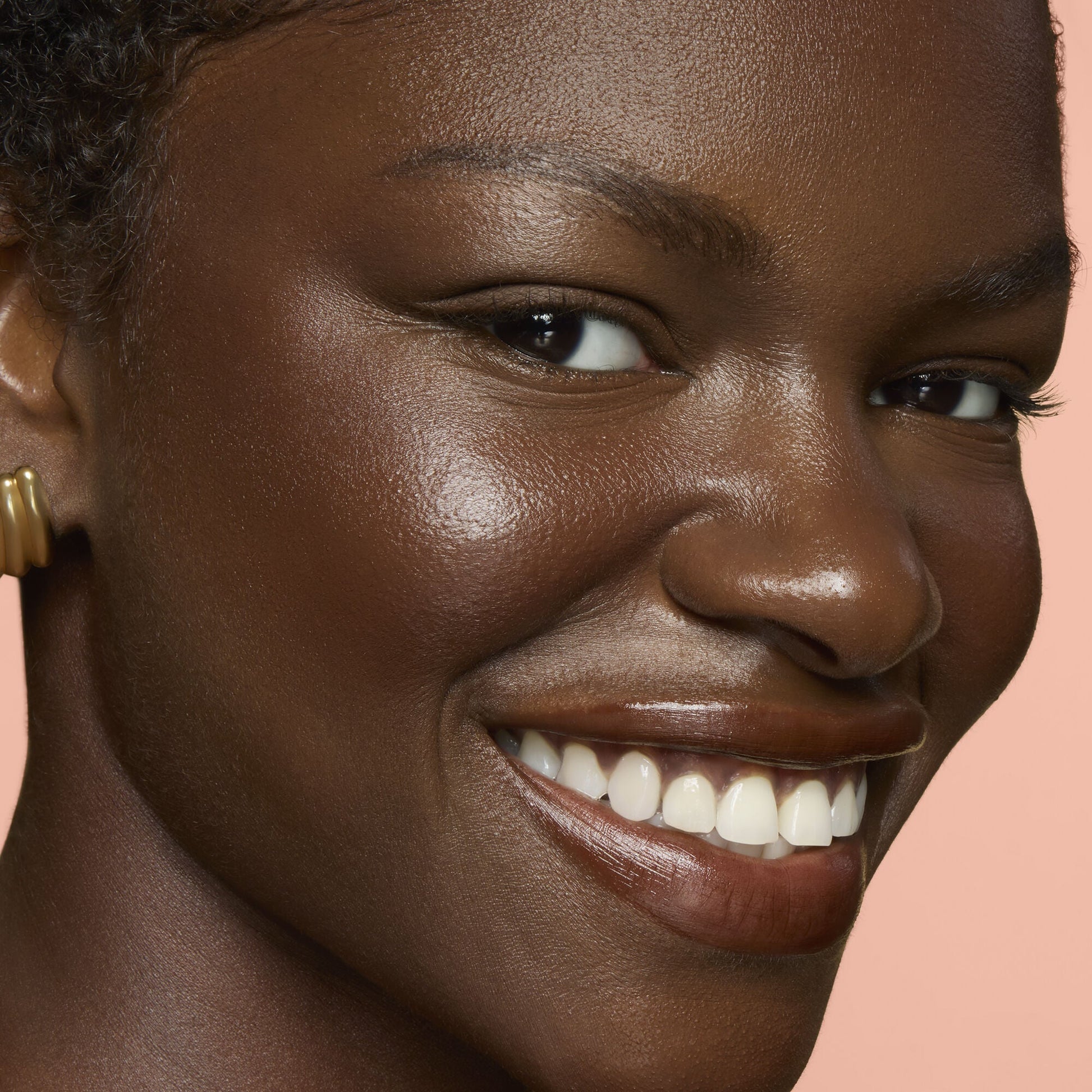soft-glam-cream-bronzer-w3 82392_SOFT_GLAM_CREAM_BRONZER_STICK_DEEP_RICH_Annissia_0046_V4_912a498c-4101-4d82-9219-c530b3163a59.jpg