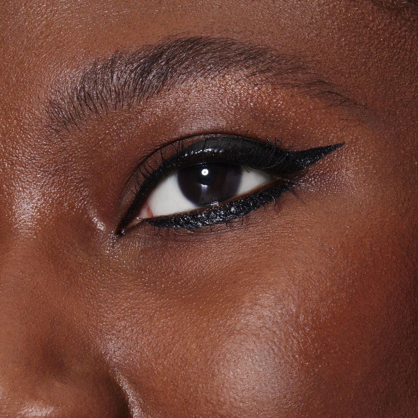 h2o-proof-inkwell-eyeliner-m1 82969_DJ_H20_PROOF_INKWELL_EYELINER_MACRO.jpg