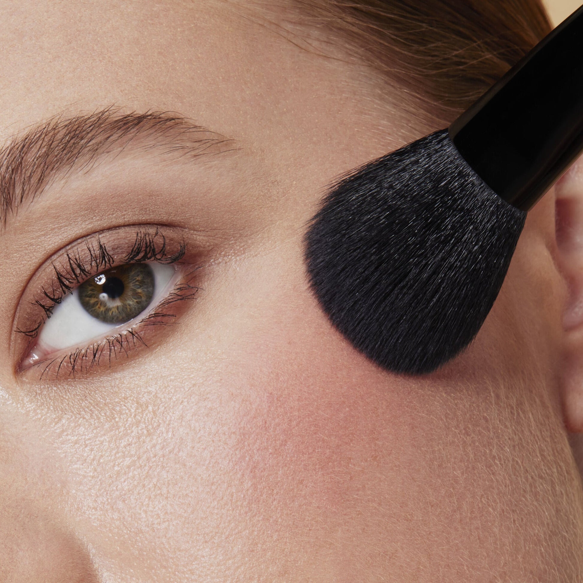full-face-and-eye-makeup-brush-set-with-travel-case-m1 84674_FULL_FACE_EYE_BRUSH_SET_BLUSH_BRUSH_CARI_0086.jpg