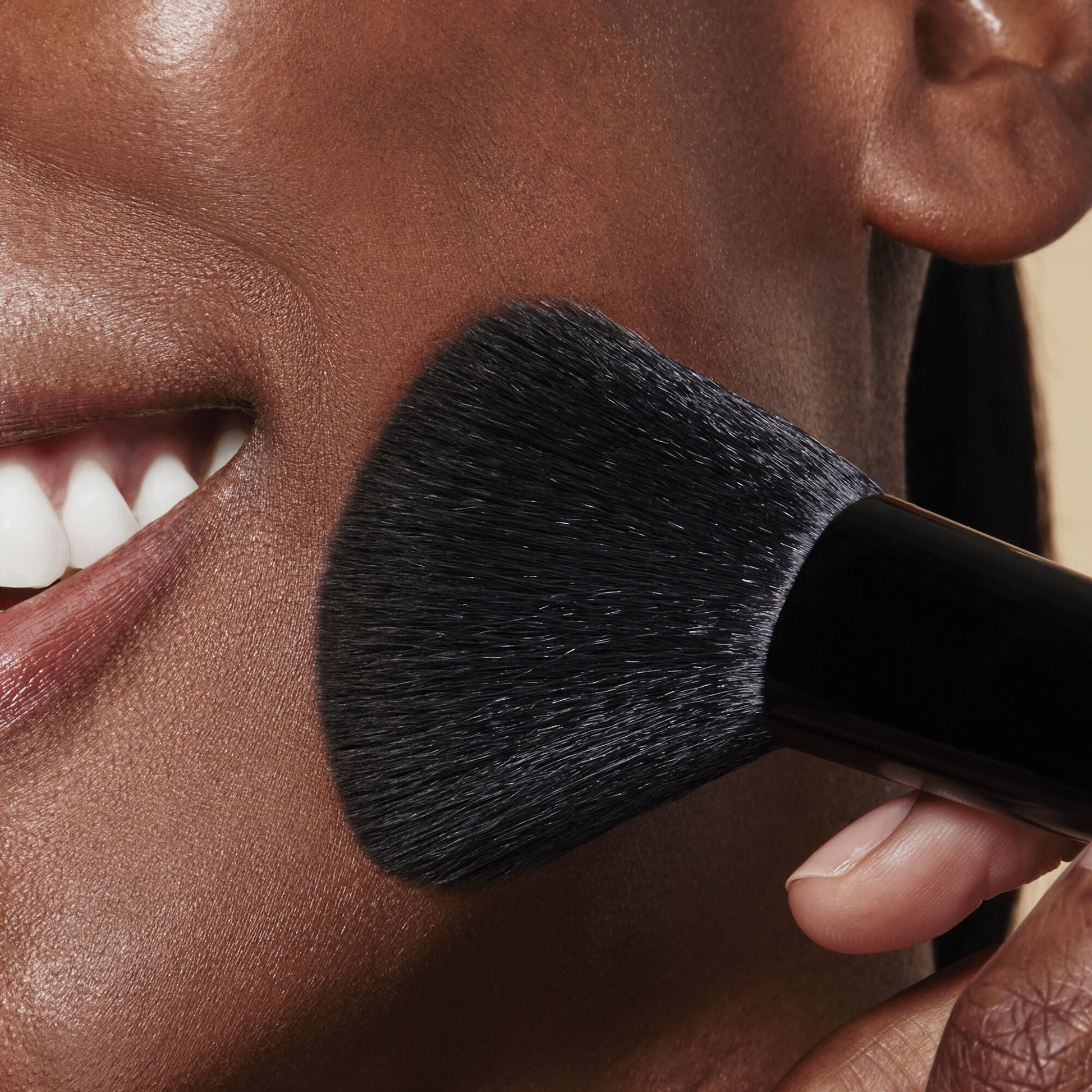 full-face-and-eye-makeup-brush-set-with-travel-case-m1 84674_FULL_FACE_EYE_BRUSH_SET_POWDER_BRUSH_DJ_0118.jpg