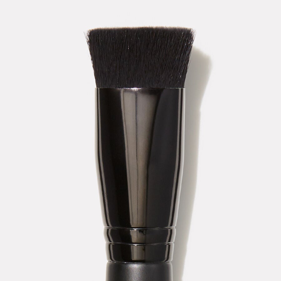 triangular-buffing-foundation-brush-p9 85106_b_TriangularBuffingFoundationBrushwebA.jpg