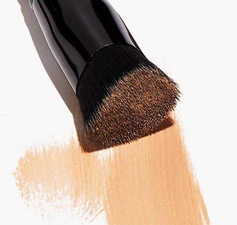 triangular-buffing-foundation-brush-p9 shot.jpg